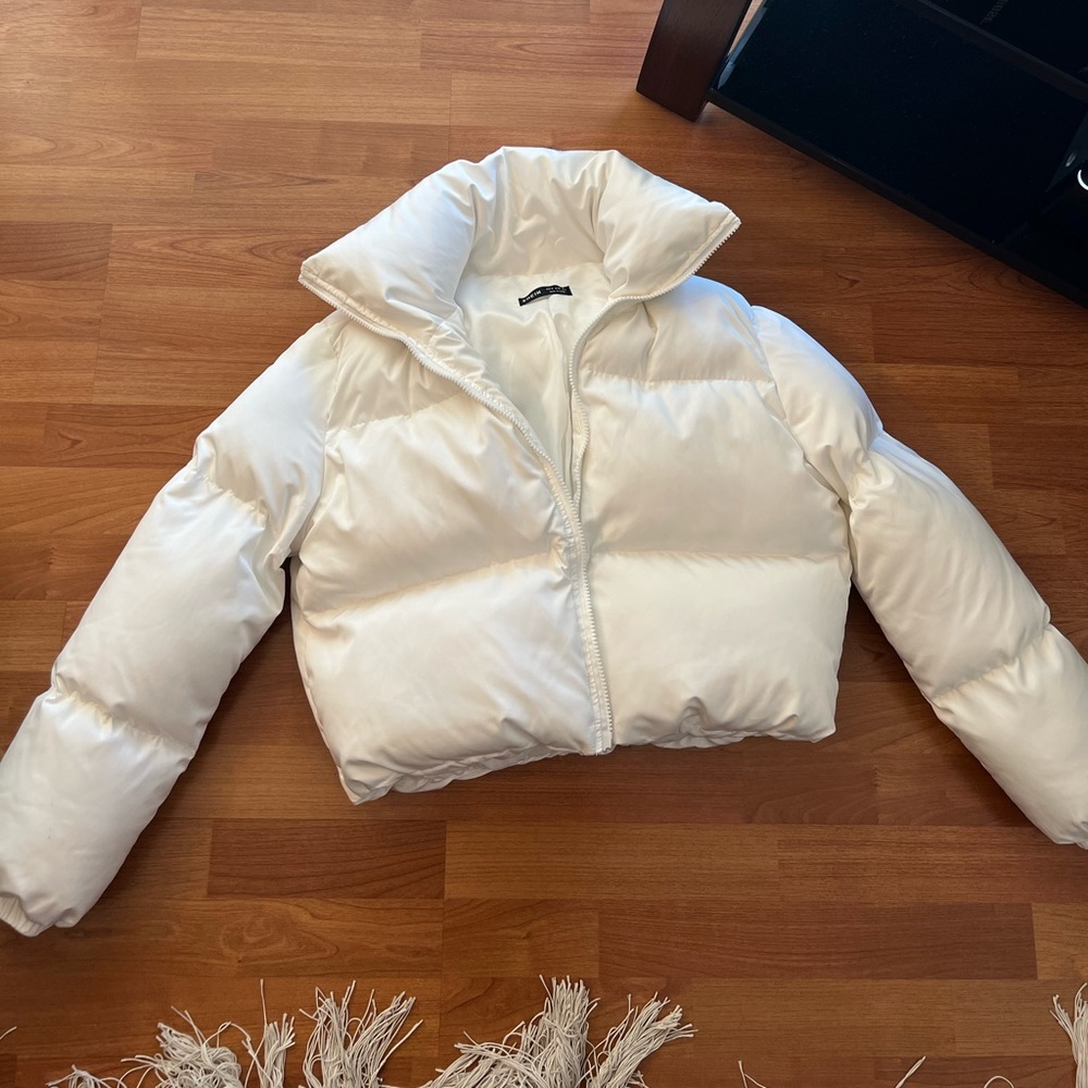 White cropped puffer